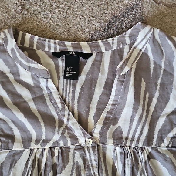 H&M Gray Relaxed Blouse - Picture 2 of 2